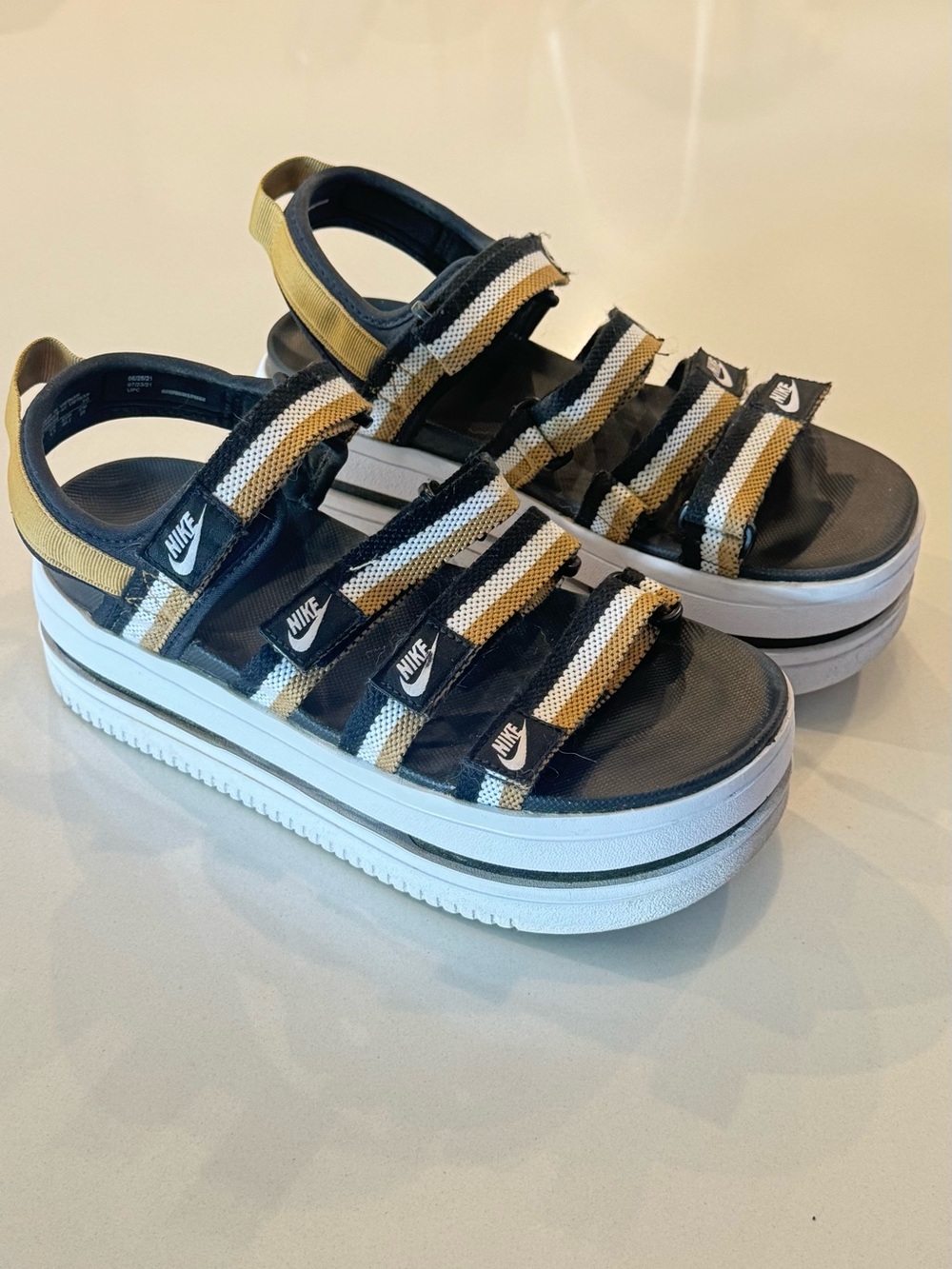 Nike Women’s Icon Classic Platform Sandals Black/ Gold